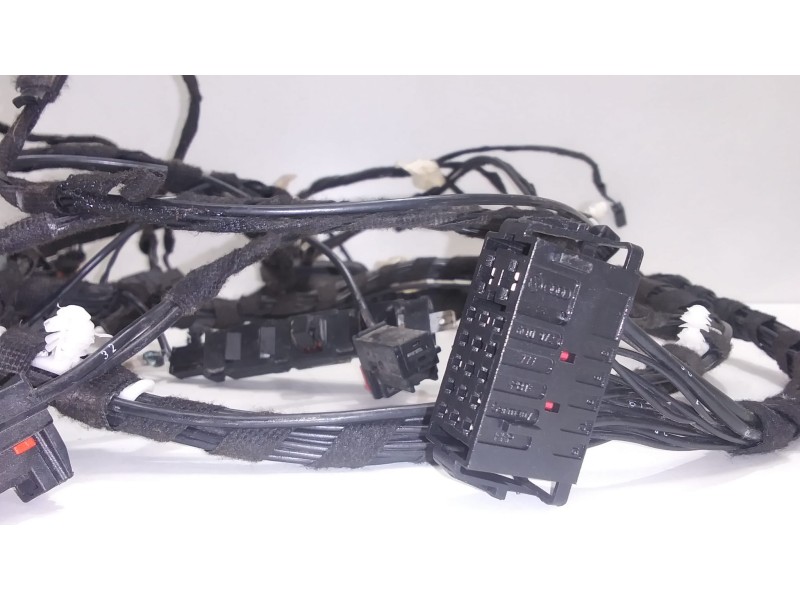 Recambio de porton trasero para volkswagen tiguan (5n2) r-line bluemotion referencia OEM IAM 5N0971147R 50174 