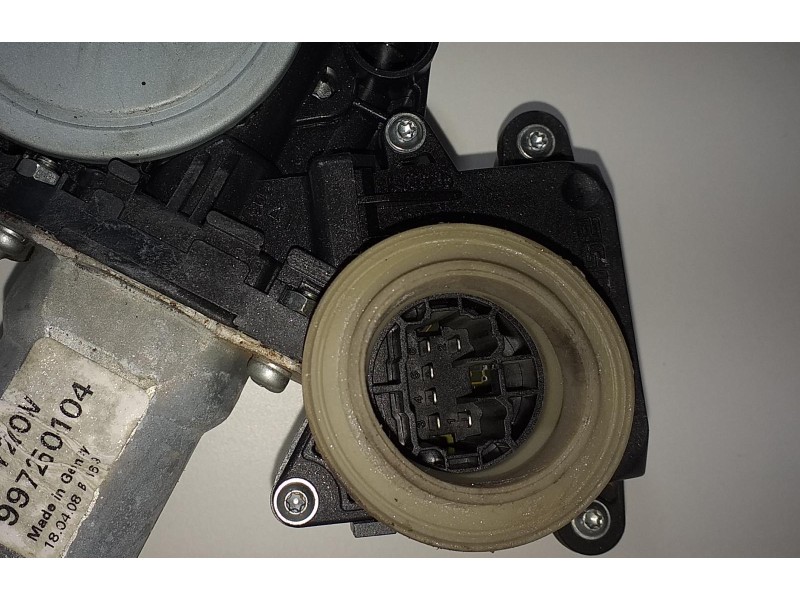 Recambio de elevalunas trasero derecho para toyota corolla verso (r1) 2,2 d-4d sport referencia OEM IAM 698300F020 61794 