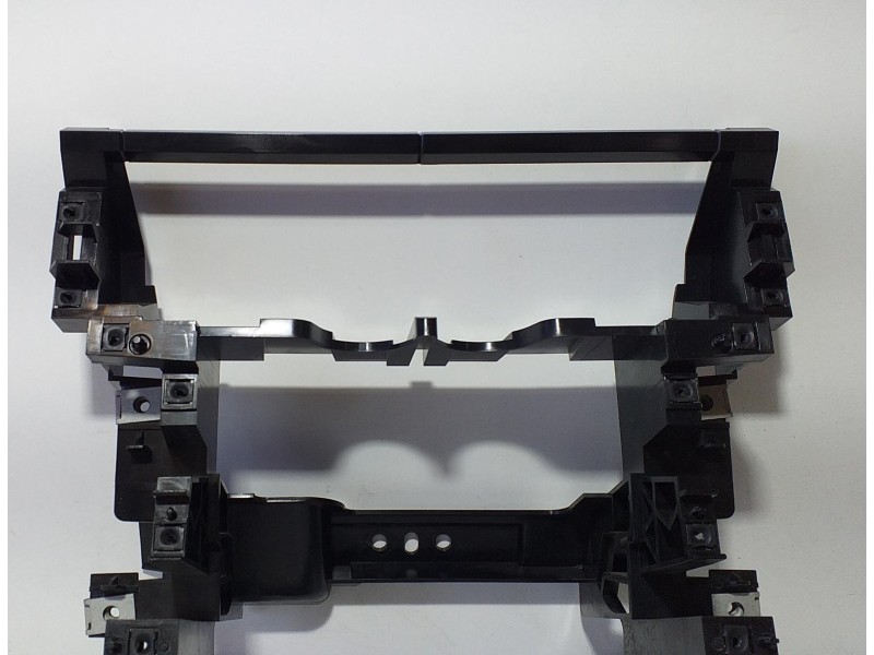 Recambio de molduras delanteras para land rover range rover sport autobiography hybrid referencia OEM IAM DK6204268A 70584 R