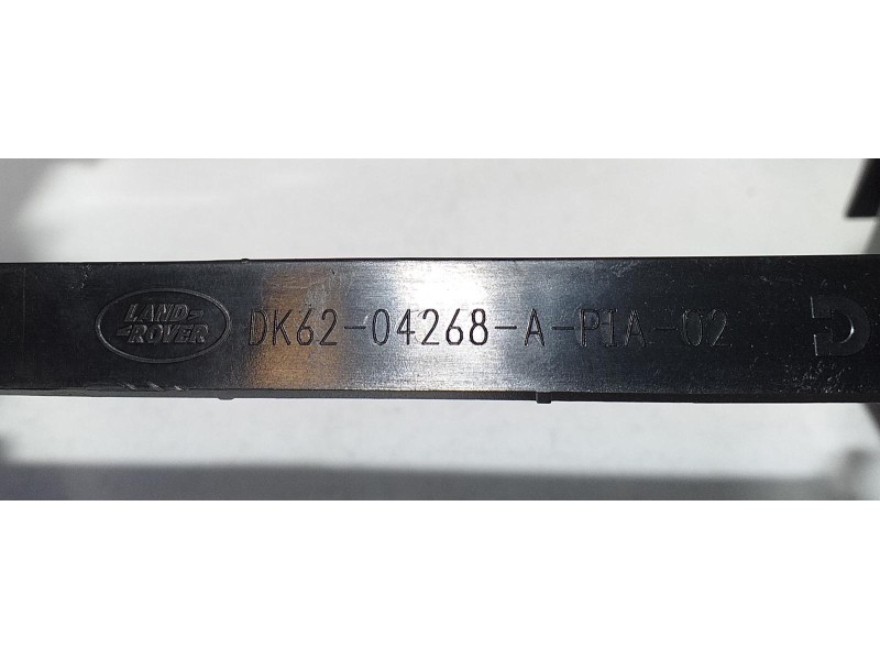 Recambio de molduras delanteras para land rover range rover sport autobiography hybrid referencia OEM IAM DK6204268A 70584 R