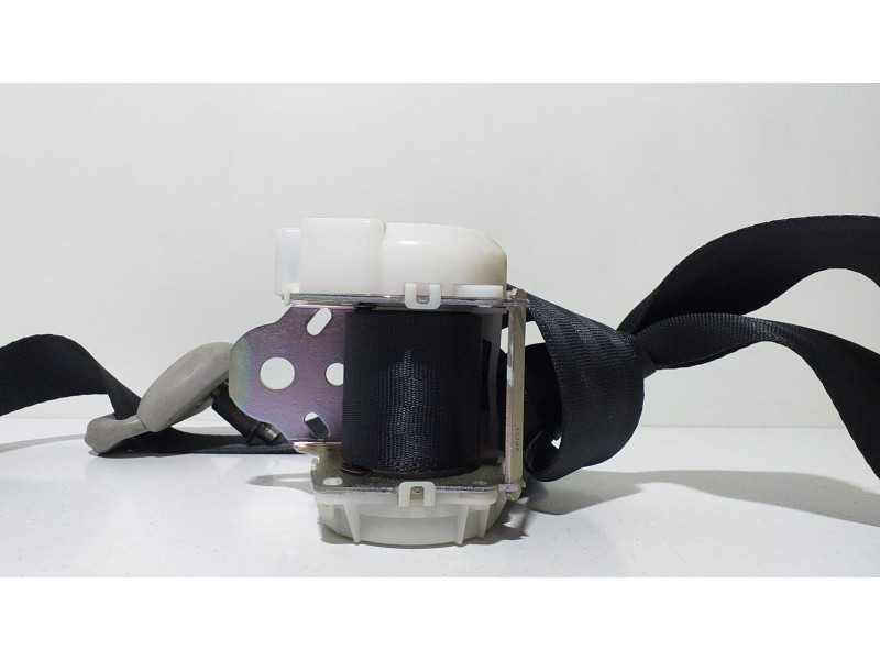 Recambio de cinturon seguridad trasero izquierdo para toyota corolla verso (r1) 2,2 d-4d sport referencia OEM IAM 2ADFHV 61841 