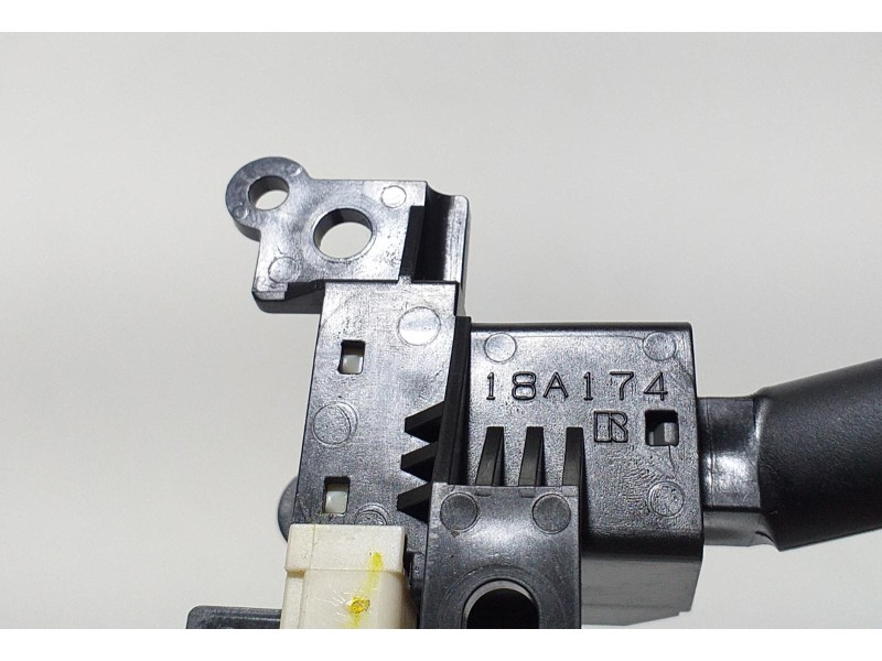 Recambio de mando volante para toyota corolla verso (r1) 2,2 d-4d sport referencia OEM IAM 18A174 61875 