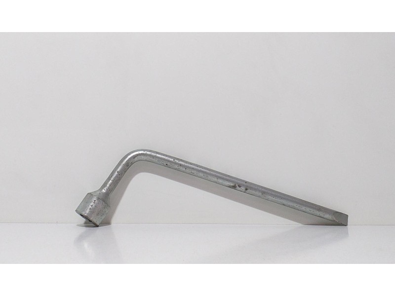 Recambio de llave rueda para toyota corolla verso (r1) 2,2 d-4d sport referencia OEM IAM 2ADFHV 61899 