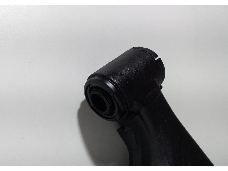 Recambio de brazo suspension inferior delantero derecho para toyota corolla verso (r1) 2,2 d-4d sport referencia OEM IAM 480680F