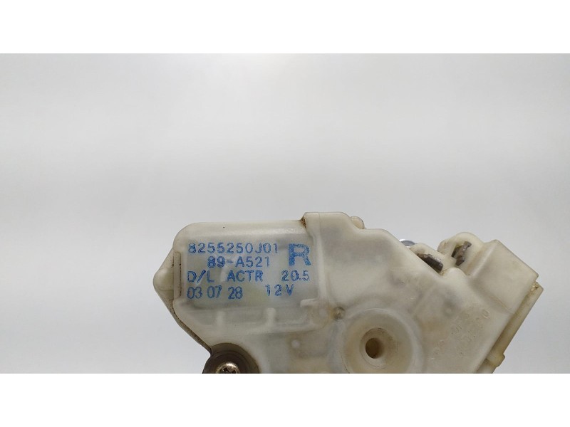 Recambio de cerradura puerta trasera derecha para nissan terrano/terrano.ii (r20) comfort referencia OEM IAM 8255250J01 61937 