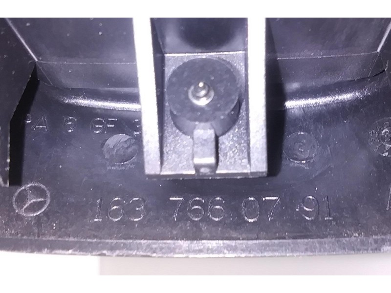 Recambio de maneta interior porton para mercedes-benz clase m (w163) 400 cdi (163.128) referencia OEM IAM 1637660791 50488 