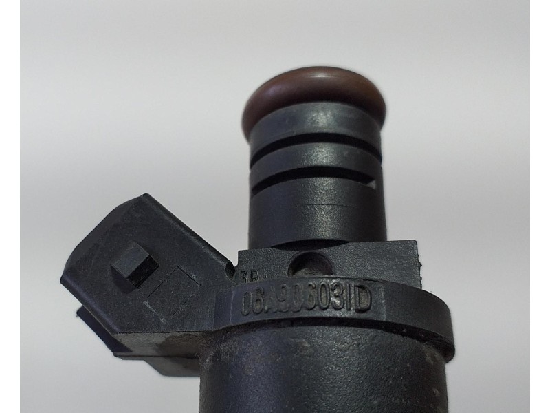 Recambio de inyector para audi a3 (8l) 1.8 ambiente referencia OEM IAM 06A906031D 70743 