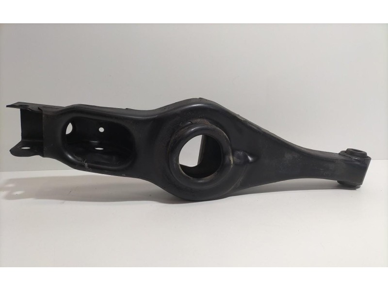 Recambio de brazo suspension inferior trasero derecho para mitsubishi montero (v60/v70) 3.2 di-d instyle (5-ptas.) referencia OE
