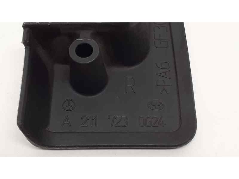 Recambio de molduras traseras para mercedes-benz clase e (w211) berlina 2.6 cat referencia OEM IAM A2117230624 38070 
