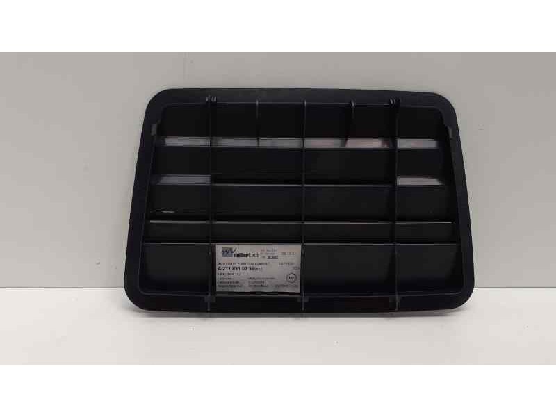 Recambio de molduras traseras para mercedes-benz clase e (w211) berlina 2.6 cat referencia OEM IAM A2118310236 38098 