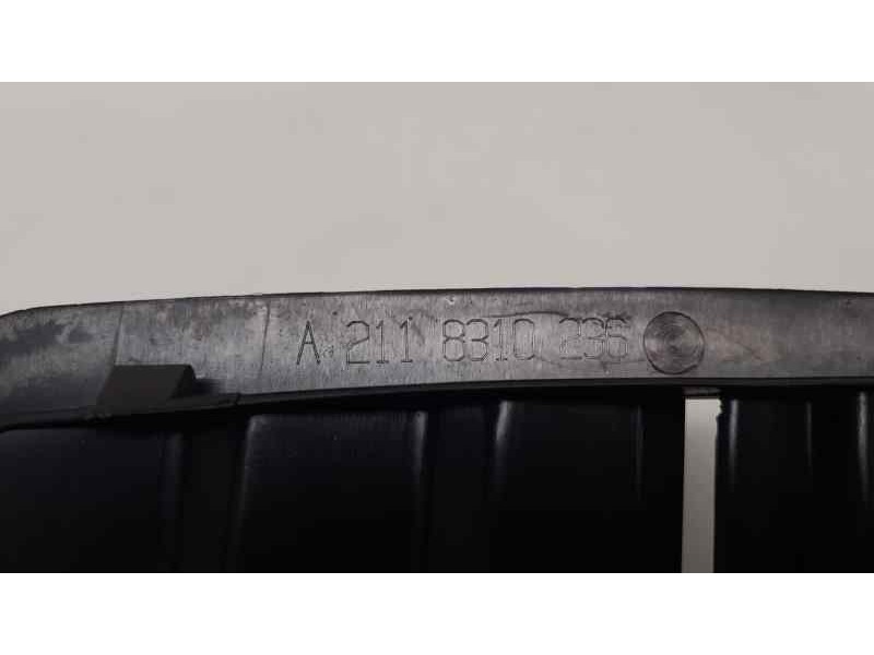 Recambio de molduras traseras para mercedes-benz clase e (w211) berlina 2.6 cat referencia OEM IAM A2118310236 38099 