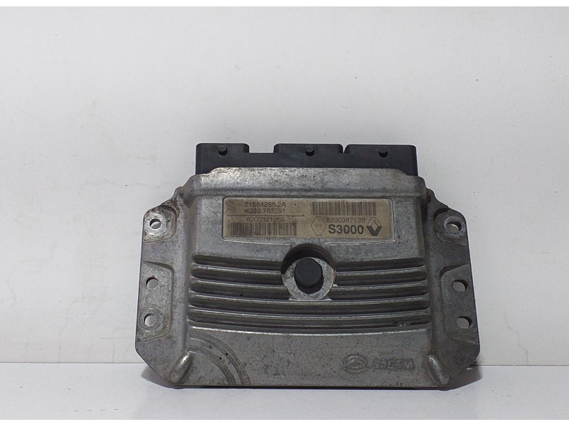 Recambio de centralita motor uce para renault megane ii berlina 3p extreme referencia OEM IAM 8200387138 70857 R
