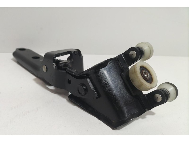 Recambio de soporte / guia puerta corredera para volkswagen t5 bus 2.5 tdi referencia OEM IAM 7H0843336D 79305 