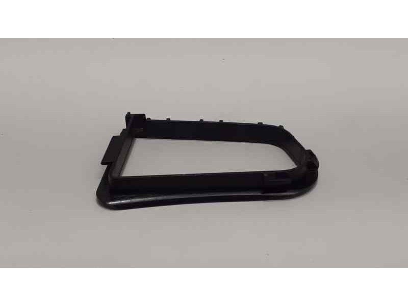 Recambio de molduras traseras para mercedes-benz clase e (w211) berlina 2.6 cat referencia OEM IAM A2116940294 38134 