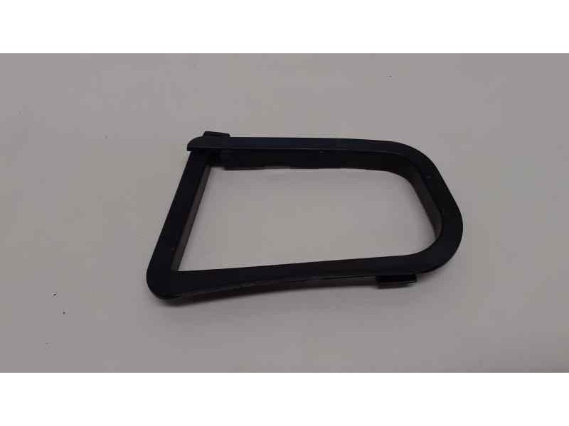 Recambio de molduras traseras para mercedes-benz clase e (w211) berlina 2.6 cat referencia OEM IAM A2116940194 38135 