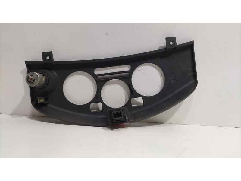 Recambio de molduras delanteras para nissan micra (k12e) acenta referencia OEM IAM 27570AX200 82852 