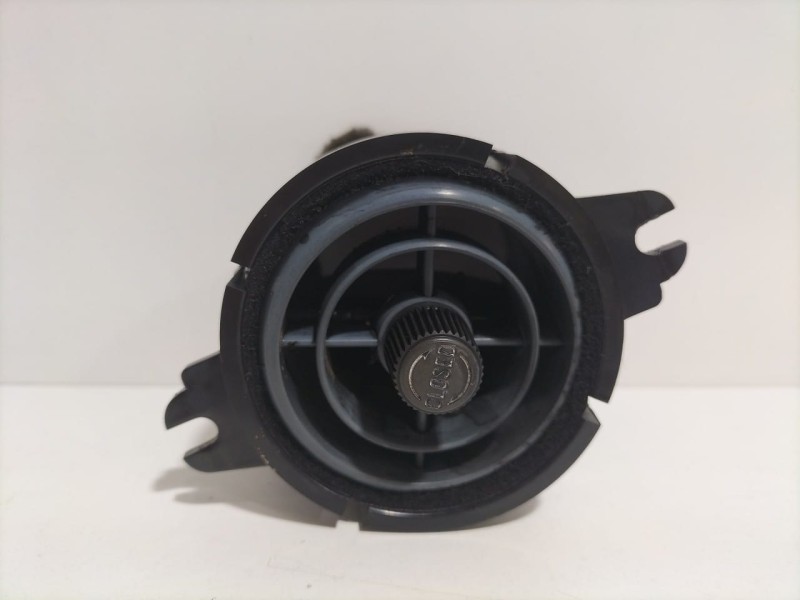 Recambio de rejilla aireadora para toyota land cruiser j7 techo rigido motor toyota referencia OEM IAM 5568290K00 79322 