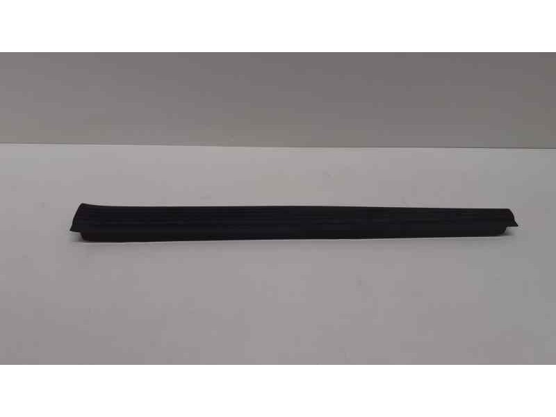 Recambio de guarnecido puerta delantera derecha para mercedes-benz clase e (w211) berlina 2.6 cat referencia OEM IAM A2116801835