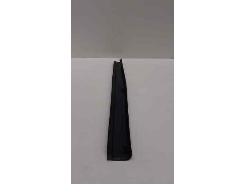 Recambio de guarnecido puerta delantera derecha para mercedes-benz clase e (w211) berlina 2.6 cat referencia OEM IAM A2116801835