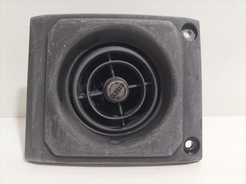 Recambio de rejilla aireadora para toyota land cruiser j7 techo rigido motor toyota referencia OEM IAM 55670-90A01 79335 