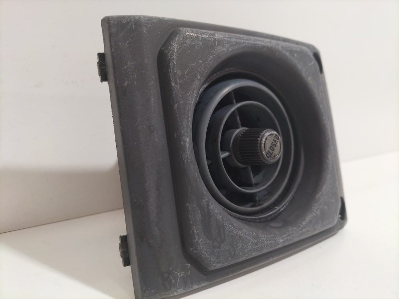 Recambio de rejilla aireadora para toyota land cruiser j7 techo rigido motor toyota referencia OEM IAM 55670-90A01 79335 