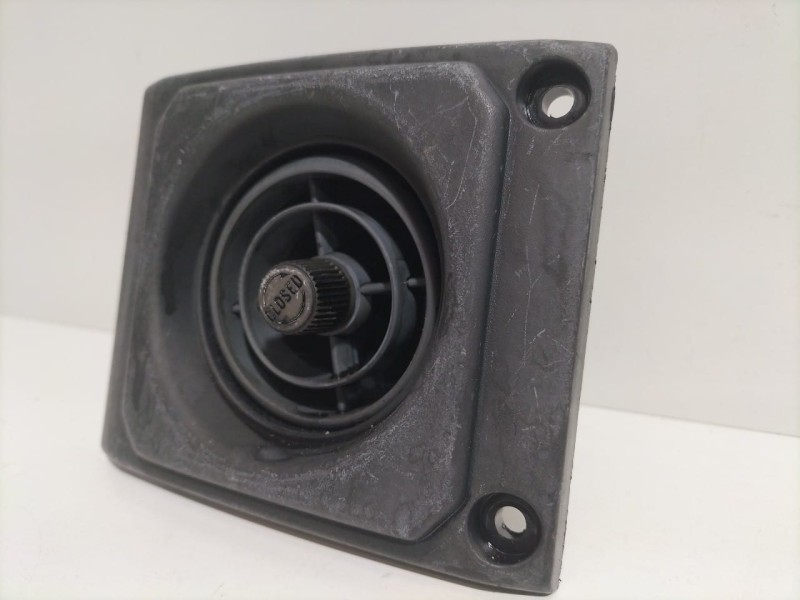 Recambio de rejilla aireadora para toyota land cruiser j7 techo rigido motor toyota referencia OEM IAM 55670-90A01 79335 