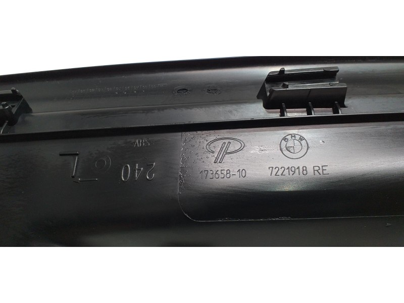 Recambio de molduras traseras para bmw serie 3 touring (f31) 318d referencia OEM IAM 7221918 50864 