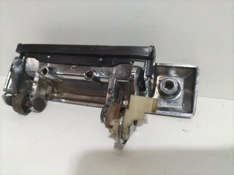 Recambio de maneta exterior porton para toyota land cruiser j7 techo rigido motor toyota referencia OEM IAM 6922032010 79340 