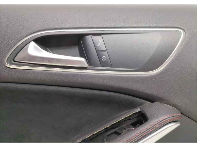 Recambio de guarnecido puerta delantera izquierda para mercedes-benz clase a (w176) referencia OEM IAM 3003516900 84990 R