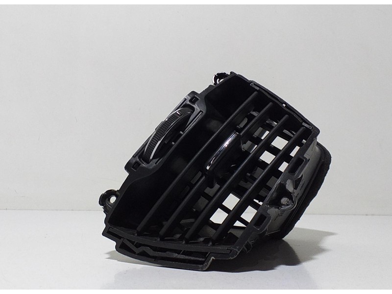 Recambio de rejilla aireadora para kia sportage concept 4x2 referencia OEM IAM 974903W000 68126 R