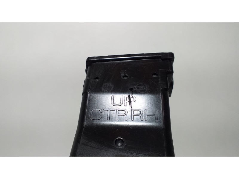 Recambio de rejilla aireadora para nissan x-trail (t30) elegance referencia OEM IAM 68750EQ000 62560 