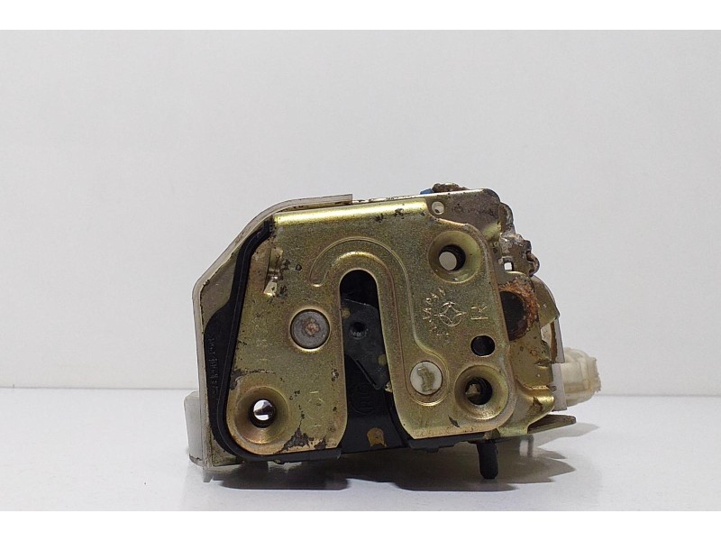 Recambio de cerradura puerta trasera derecha para nissan x-trail (t30) elegance referencia OEM IAM 805524U300 62599 