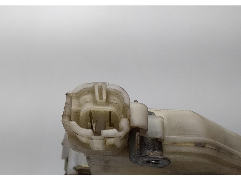 Recambio de cerradura puerta trasera derecha para nissan x-trail (t30) elegance referencia OEM IAM 805524U300 62599 