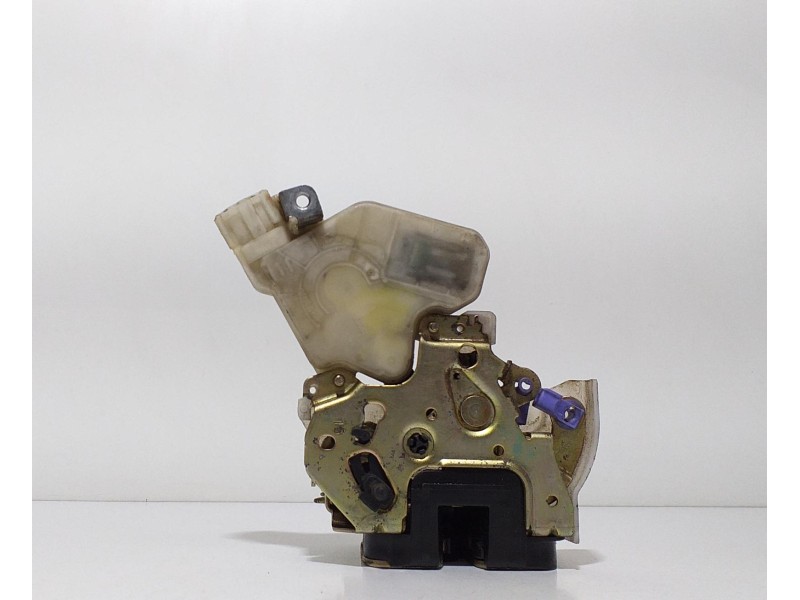 Recambio de cerradura puerta trasera derecha para nissan x-trail (t30) elegance referencia OEM IAM 805524U300 62599 