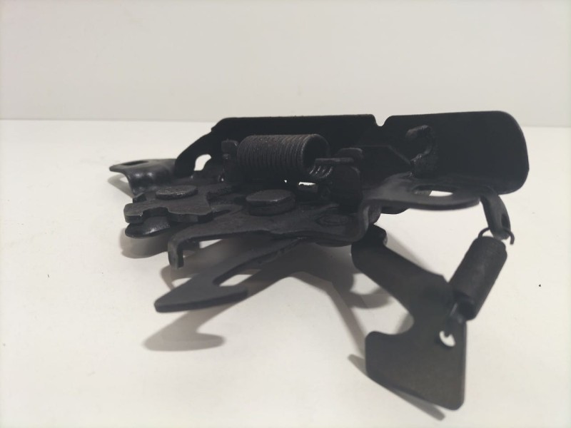 Recambio de cerradura capot para toyota land cruiser j7 techo rigido motor toyota referencia OEM IAM J7 79428 