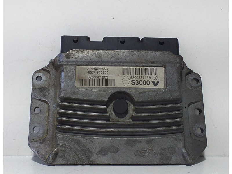 Recambio de centralita motor uce para renault megane ii berlina 3p confort authentique referencia OEM IAM 8200387138 71264 R