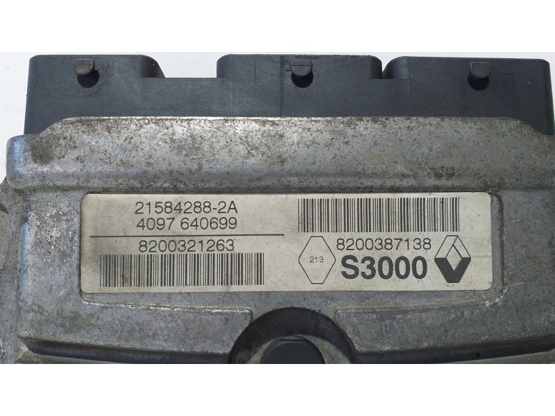 Recambio de centralita motor uce para renault megane ii berlina 3p confort authentique referencia OEM IAM 8200387138 71264 R