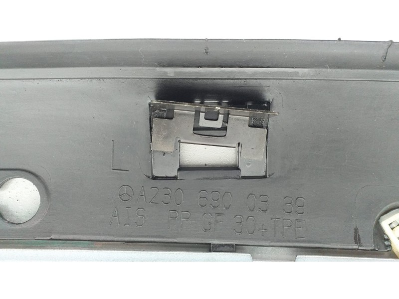 Recambio de molduras delanteras para mercedes-benz clase sl (w230) roadster 500 (230.475) referencia OEM IAM A2306900339 51024 