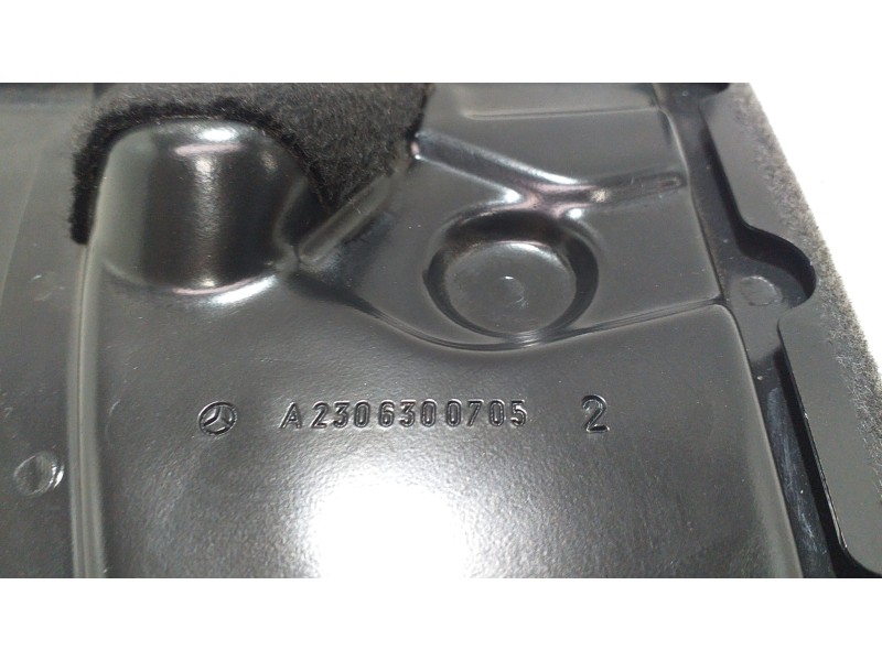 Recambio de molduras traseras para mercedes-benz clase sl (w230) roadster 500 (230.475) referencia OEM IAM A2306300705 51085 