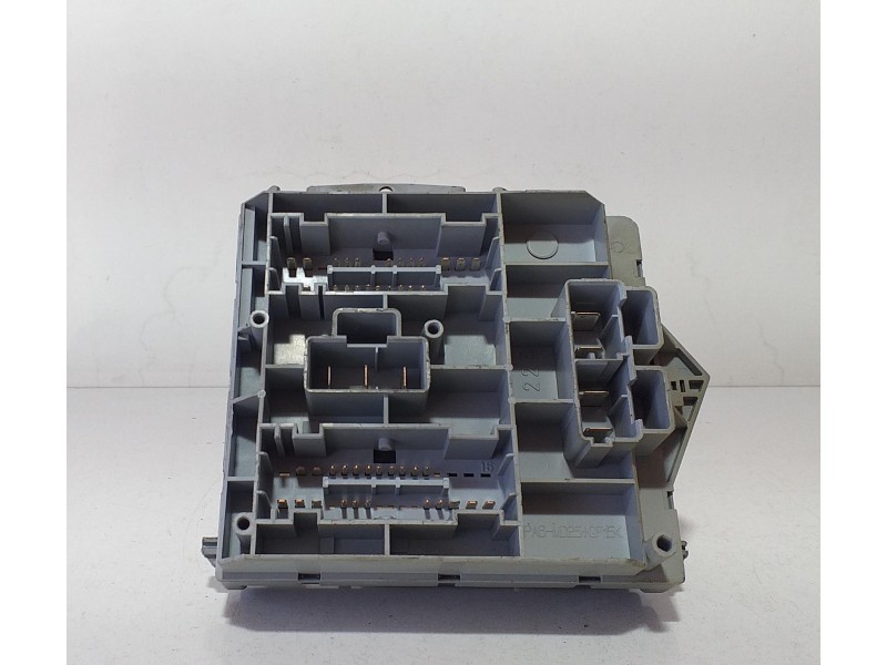 Recambio de caja reles / fusibles para fiat punto berlina (188) 1.2 8v active referencia OEM IAM 46835593 71400 R