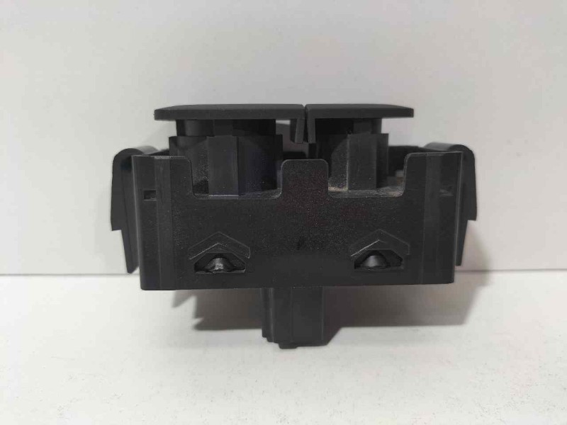 Recambio de warning para dacia dokker stepway referencia OEM IAM E3160601 79533 