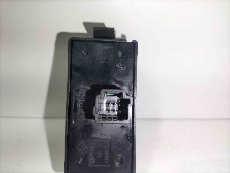 Recambio de warning para dacia dokker stepway referencia OEM IAM E3160601 79533 