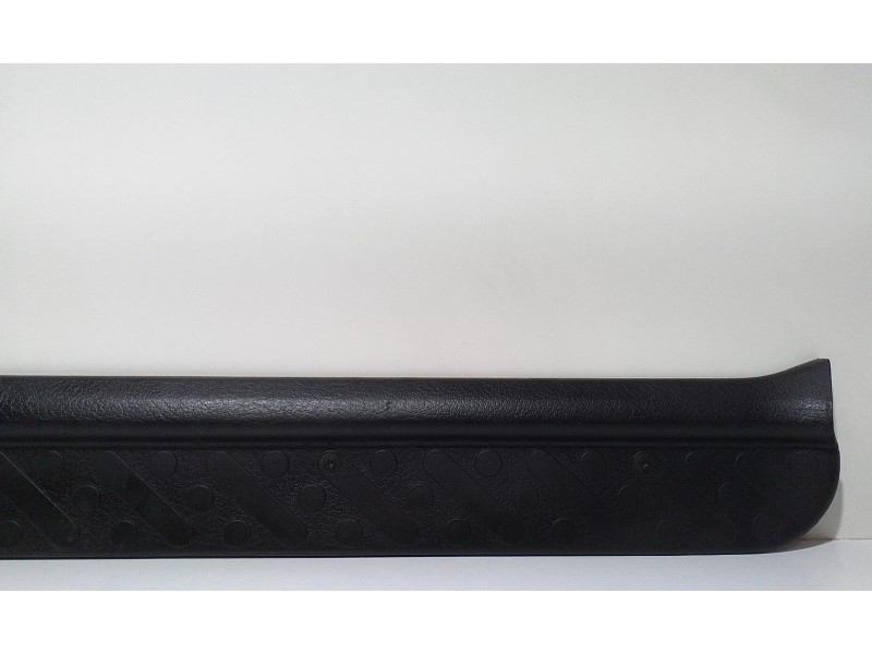 Recambio de molduras delanteras para nissan terrano/terrano.ii (r20) comfort referencia OEM IAM 769510F000 62939 