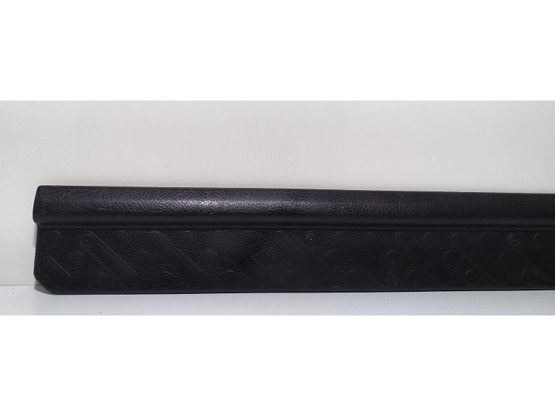 Recambio de molduras delanteras para nissan terrano/terrano.ii (r20) comfort referencia OEM IAM 769510F000 62939 