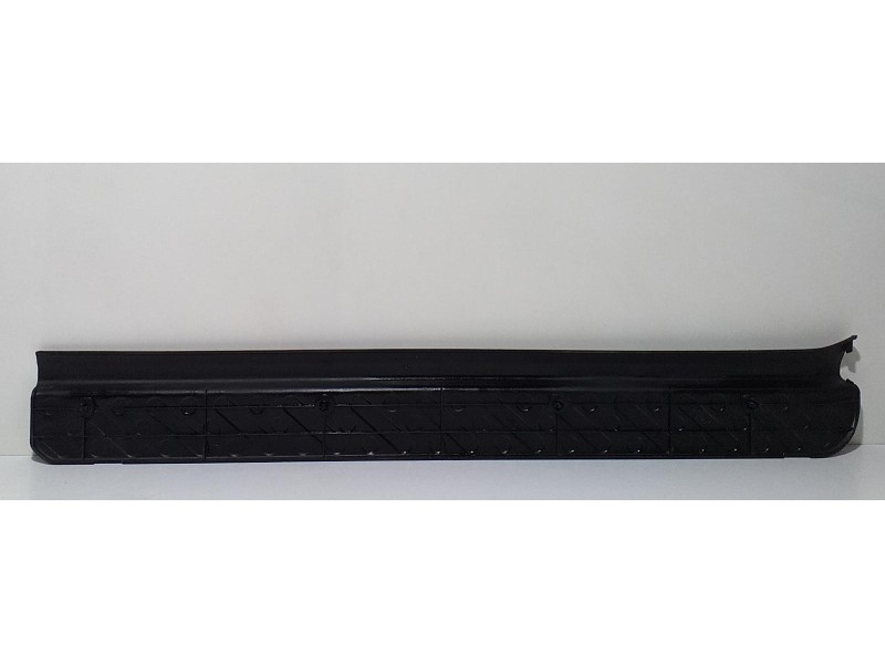 Recambio de molduras delanteras para nissan terrano/terrano.ii (r20) comfort referencia OEM IAM 769520F000 62940 