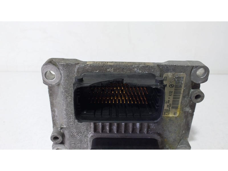 Recambio de centralita motor uce para fiat punto berlina (188) 1.4 16v dynamic referencia OEM IAM 0261208032 71597 R