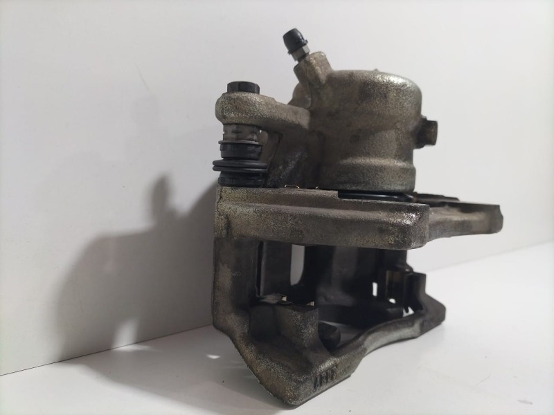 Recambio de pinza freno delantera izquierda para dacia dokker stepway referencia OEM IAM 7701208332 79559 