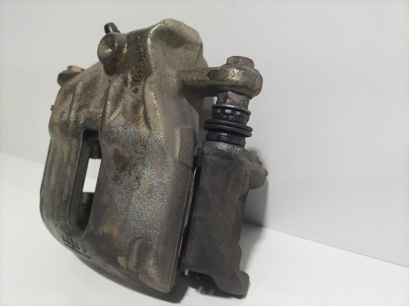 Recambio de pinza freno delantera derecha para dacia dokker stepway referencia OEM IAM 770120833 79562 
