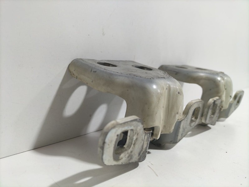 Recambio de bisagra puerta delantera derecha para dacia dokker stepway referencia OEM IAM K9KE6 79563 