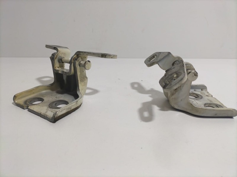 Recambio de bisagra puerta delantera derecha para dacia dokker stepway referencia OEM IAM K9KE6 79563 